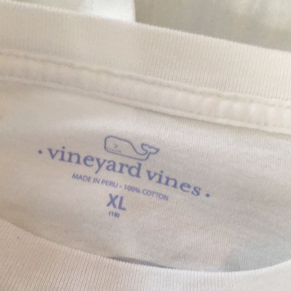 Vineyard Vines holiday long sleeve - Picture 3 of 3